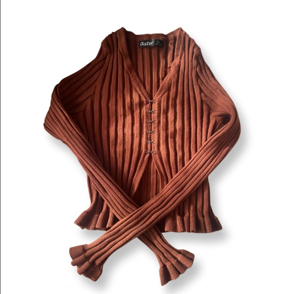 Cute brown top perfect for summer or even winter ;)💁🏻‍♀️💕